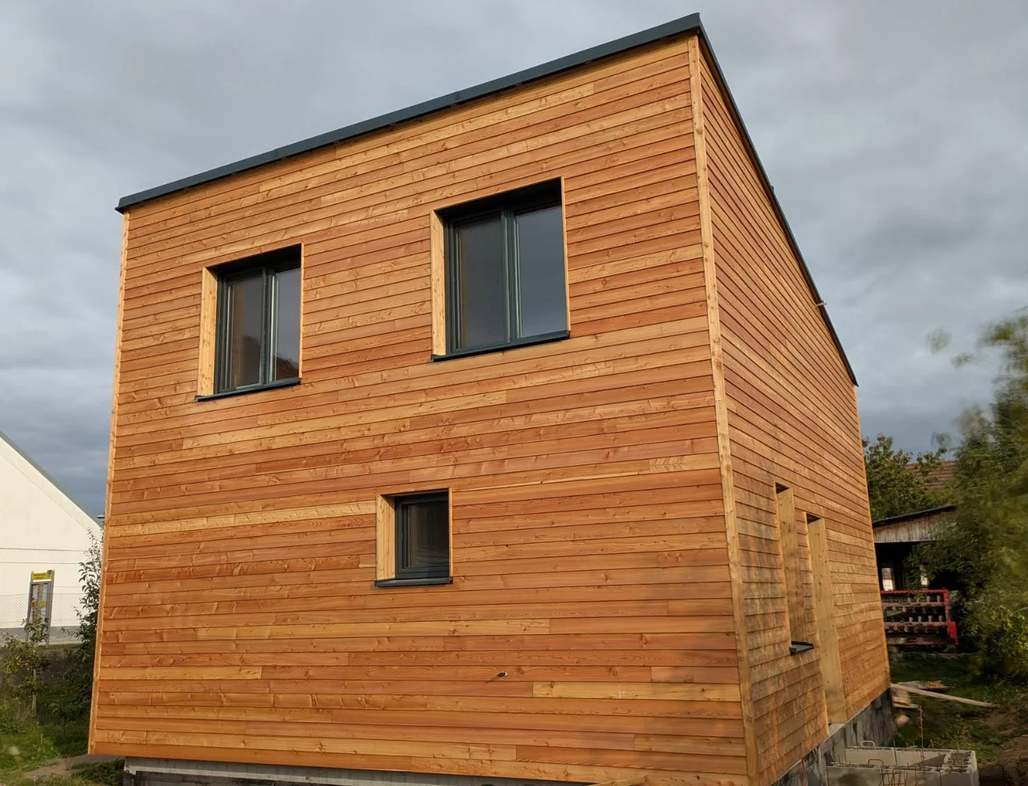 Modernes CLT Einfamilienhaus mit Pultdach & offener Galerie