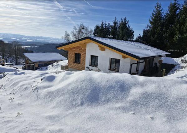CLT-Bungalow: Wo Holz auf Putz trifft & die Sonne Regie führt!