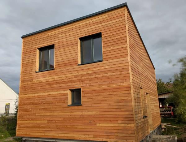 Modernes CLT Einfamilienhaus mit Pultdach & offener Galerie